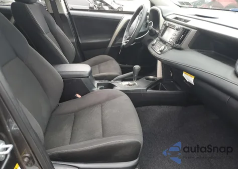 2015 Toyota Rav4 Xle z USA, uszkodzony, nr VIN JTMRFREV4FD136535